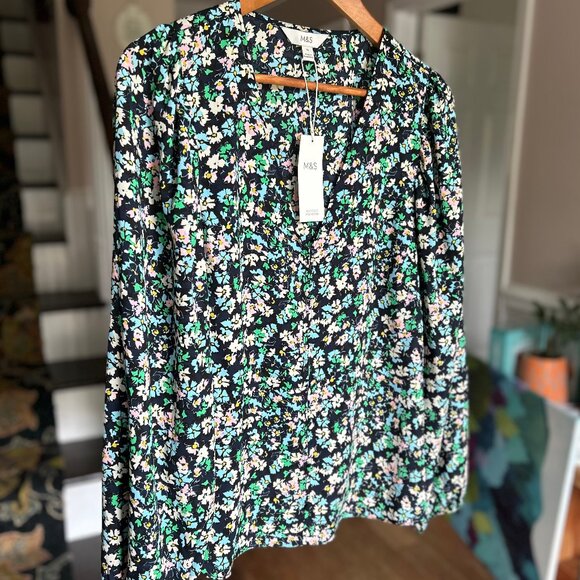 NWT Marks & Spencer Navy Floral V-Neck Button Detail Long Sleeved Blouse Size 16 - Picture 10 of 10